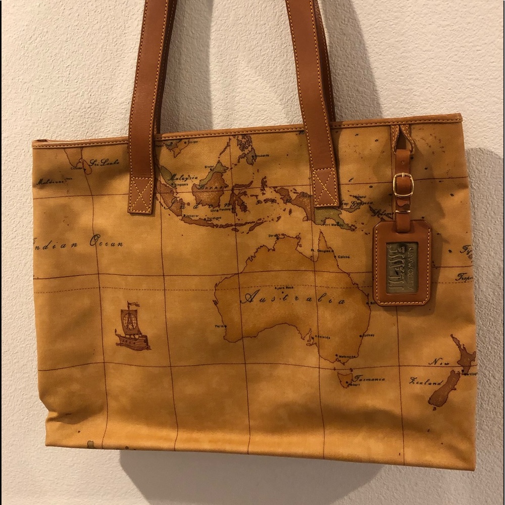 I Ilasse Alviero Martini Shoulder Bag